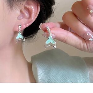 Gorgeous 925 Sterling Silver and Green Mermaid Tail Stud Earrings - NWOT
